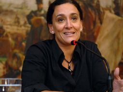 Senado: Gremios resisten la decisión de Michetti de rescindir más de 2 mil contratos
