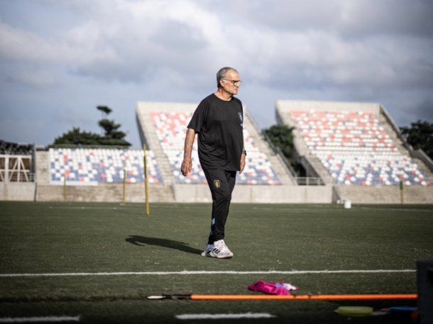 Aseguran que ante Ecuador podría ser el último partido de Marcelo Bielsa en Uruguay