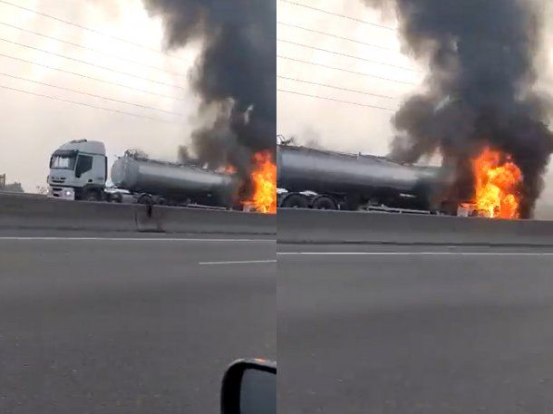 Se incendió un camión en la autopista Buenos Aires-La Plata y hay demoras