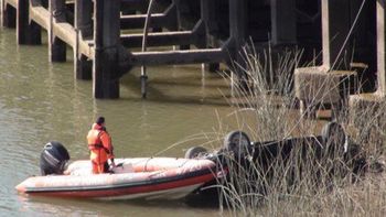 misterio por el hallazgo de dos muertos y un auto hundido en el rio negro misterio por el hallazgo de dos muertos y un auto hundido en el rio negro