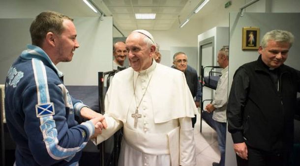 El Papa visitó nuevo hogar para sin techo en el Vaticano