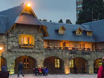 Qué dijo la directora de la escuela de Córdoba a la que asiste el joven que se disfrazó de mujer violada