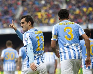 Málaga aprovechó un error de Dani Alves y sorprendió al Barcelona