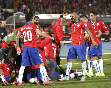 Chile venció a Uruguay con polémica y está en semifinales de la Copa