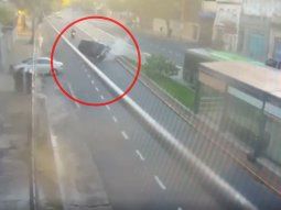 Video: así fue el choque y vuelco en Parque Patricios