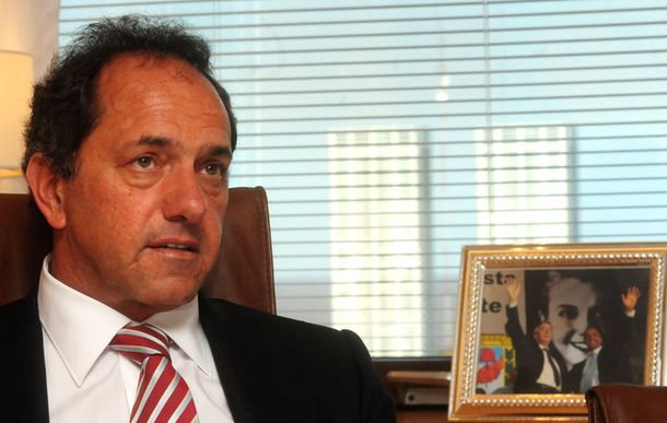 La Justicia ordenó a Scioli abonar el aguinaldo completo