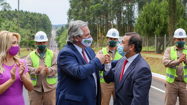 Los dólares se van por nuestros pasos fronterizos, alertó el gobernador de Misiones