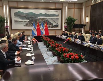 Mauricio Macri se reunió con Xi Jinping iniciando su gira 