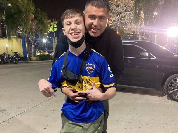 Gran gesto de Riquelme con Alexis Dassie