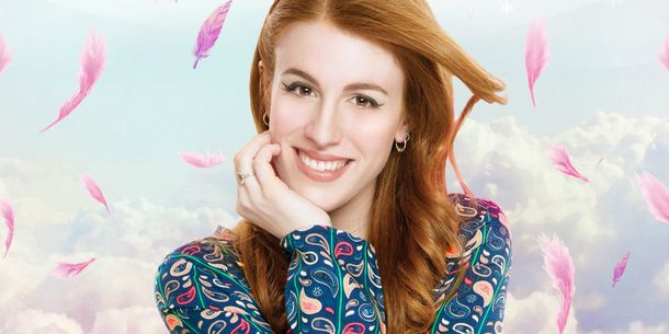 Laura Esquivel como Divina