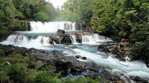 Huilo Huilo es un santuario natural protegido por la UNESCO. Huilo Huilo es un santuario natural protegido por la UNESCO.