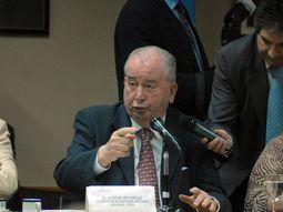 grondona garantizo la plata para el nuevo torneo, que sera mas equitativo grondona garantizo la plata para el nuevo torneo, que sera mas equitativo