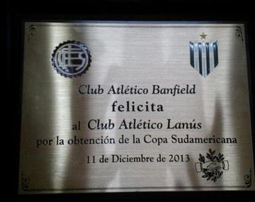 Gran gesto: Banfield felicitó a su rival Lanús por el título 