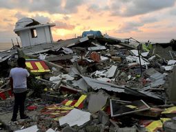 intensa busqueda de 15 argentinos en ecuador tras el fuerte terremoto intensa busqueda de 15 argentinos en ecuador tras el fuerte terremoto