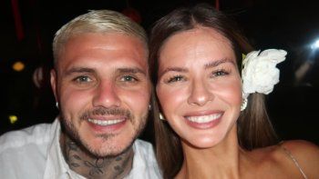 el incomodo momento que vivieron mauro icardi y la china suarez en ezeiza el incomodo momento que vivieron mauro icardi y la china suarez en ezeiza