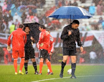 Santilli cuestionó que se haya jugado el superclásico
