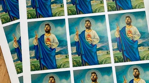 Repartió estampitas por el Mundial y ahora repite la cábala por Argentina, 1985