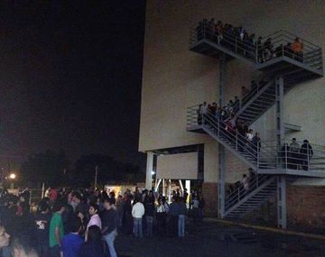 Sigue la maldición de Batman: evacuan un cine en México