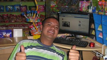 El kiosquero está contento El kiosquero está contento