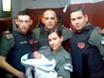 Evoluciona el bebé hallado dentro de una caja en Morón