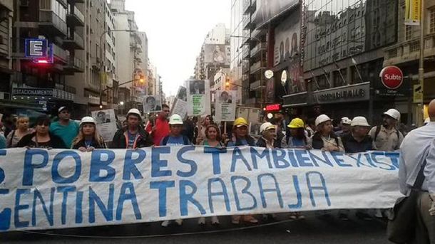 Organizaciones sociales cortaron por dos horas Corrientes y Callao