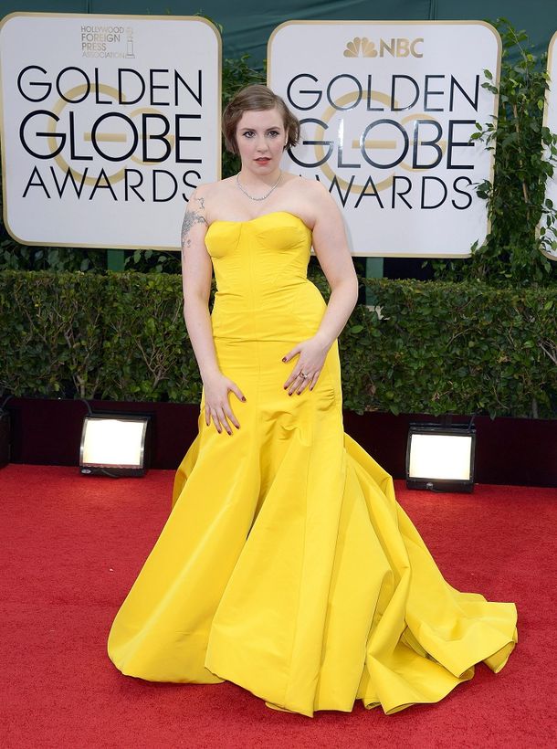 No tuvieron piedad: mirá las burlas al vestido de Lena Dunham, de Girls, en los Emmy