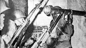 Bazucazo en la Preparatoria 1 de San Ildefonso en 1968 contra los estudiantes. Bazucazo en la Preparatoria 1 de San Ildefonso en 1968 contra los estudiantes.