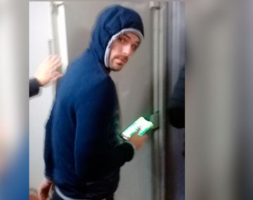 La foto de Gago encapuchado en el estadio de Vélez de la que todos hablan