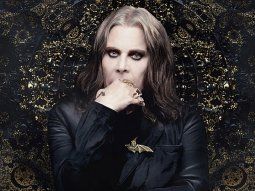 Mordió un murciélago, rozó la muerte mil veces y terminó siendo estrella de reality: el lado B de Ozzy Osbourne