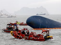 localizan tres cuerpos en el interior del barco surcoreano localizan tres cuerpos en el interior del barco surcoreano