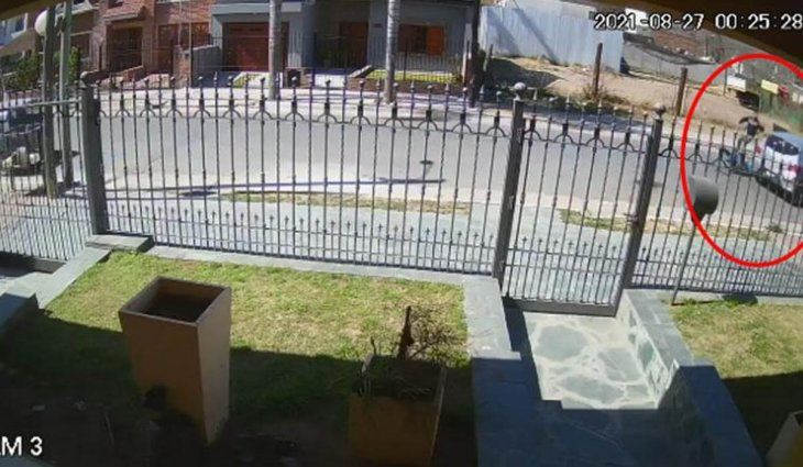 Córdoba: así asaltaron y dejaron tirada en el medio de la calle a una mujer