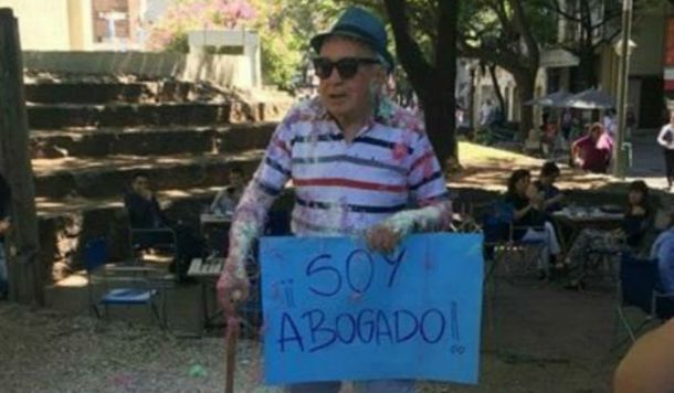 El hombre tiene 82 años