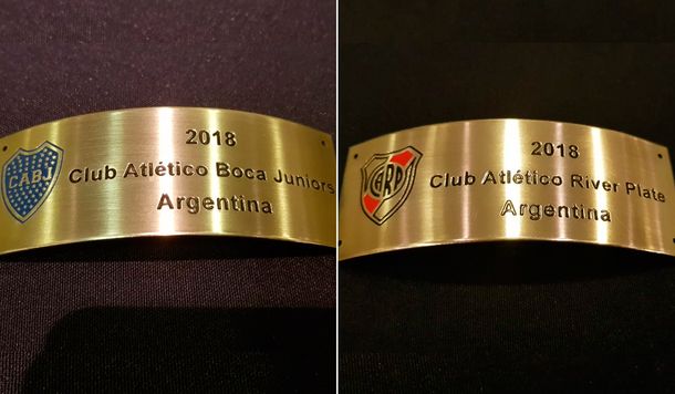 Una no va a servir: Conmebol mostró las chapas de campeón de Boca y de River