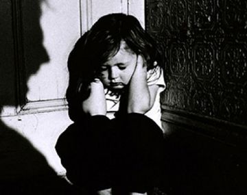 Un hombre golpeó de manera brutal a la bebé de su pareja y se fugó