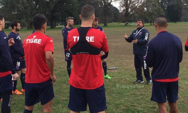 El entrenador sigue reforzando a su equipo (foto: sitio oficial Tigre)