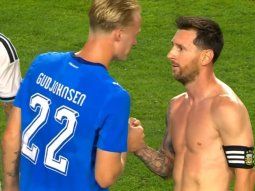 la inesperada charla entre messi y el hijo de un ex companero tras el amistoso con islandia la inesperada charla entre messi y el hijo de un ex companero tras el amistoso con islandia