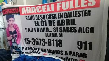 Esta bandera fue exhibida en la cancha de River, equipo del que es hincha Araceli Fulles Esta bandera fue exhibida en la cancha de River, equipo del que es hincha Araceli Fulles