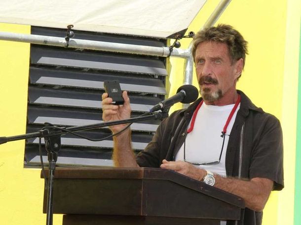 Deportan al millonario John McAfee a Estados Unidos
