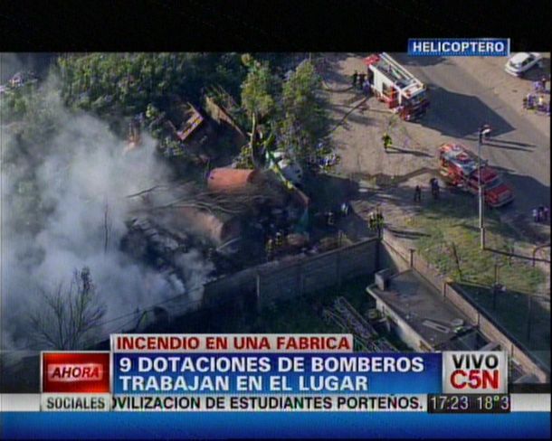 Incendio en una fábrica de la localidad de Bernal
