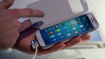 cientificos logran recargar un celular usando orina cientificos logran recargar un celular usando orina