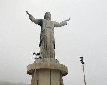 Así quedó la estatua del Cristo de Chorrillos