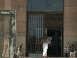 Así ingresó Ornella Calvete a los tribunales de Comodoro Py