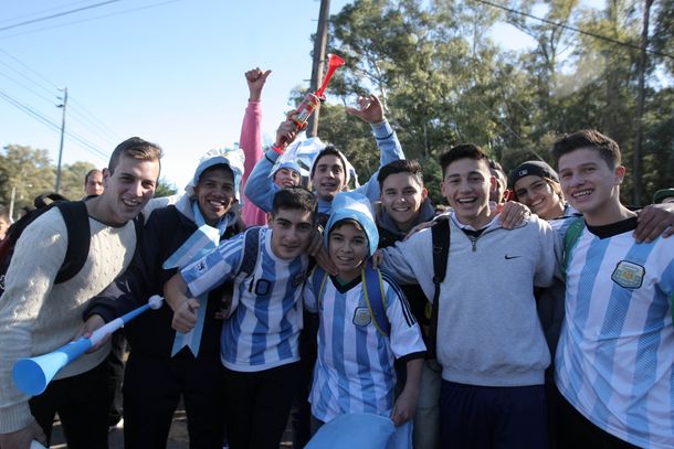 La Selección partió rumbo a Brasil con el sueño de traer la copa