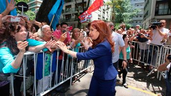 en la embajada de cuba, cristina rindio sus condolencias por la muerte de fidel en la embajada de cuba, cristina rindio sus condolencias por la muerte de fidel