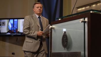 el gobierno ratifico a aranguren en el cargo: es un ministro de lujo el gobierno ratifico a aranguren en el cargo: es un ministro de lujo