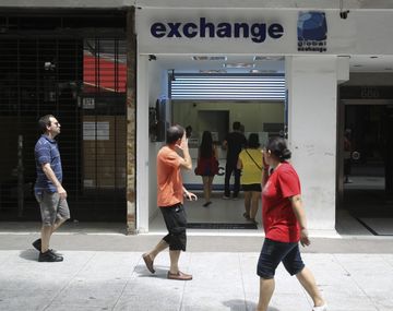 Los turistas pordrán comprar dólares de una manera más fácil