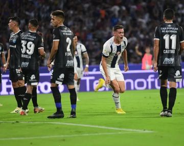 Talleres goleó a Atlético Tucumán y llegó a lo más alto de la Zona A