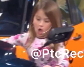 ¡Un peligro! Subieron a la hija de Callejón a una moto en marcha y la aceleró