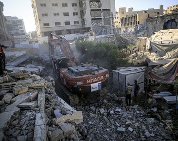 El derrumbe de un edificio dañado por la guerra en Gaza dejó al menos 20 muertos y decenas de desaparecidos.