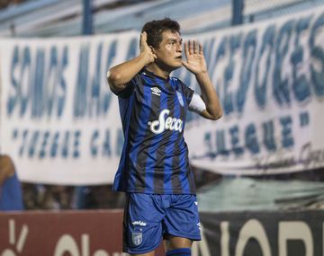 Atlético Tucumán venció a Huracán y alcanzó a Lanús